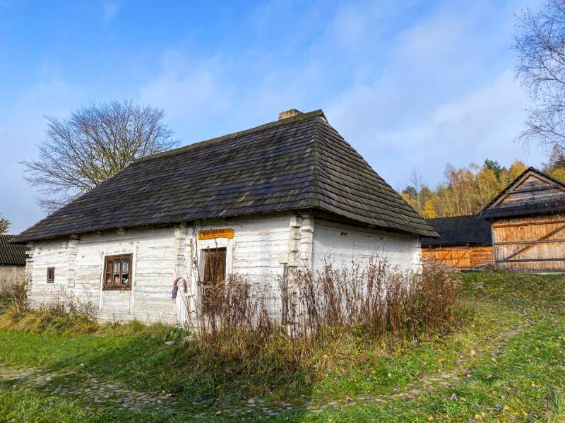 Zabytkowa Chałupa w Kakoninie