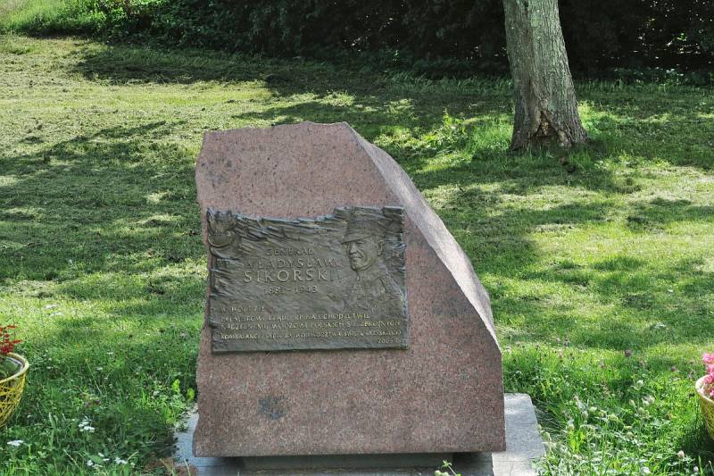 Władysław Sikorski Monument 