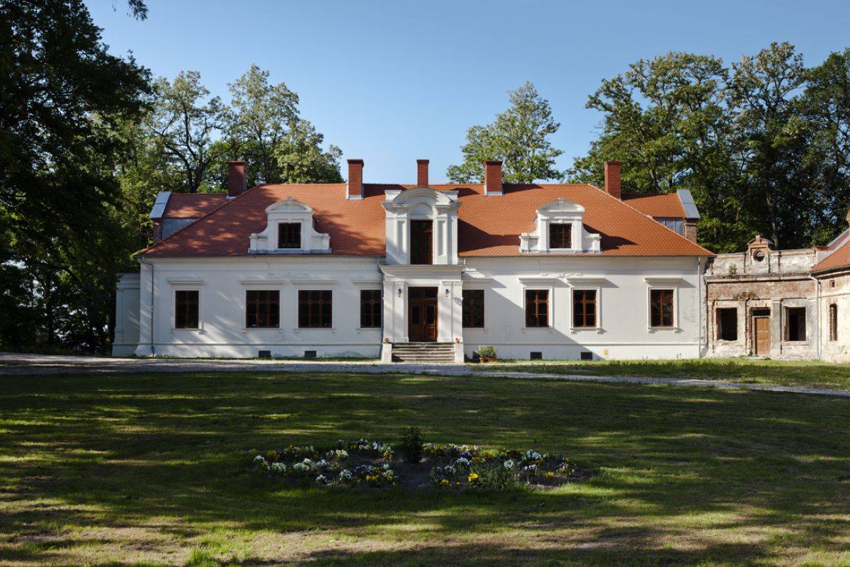 Krzysztof and Zofia Radziwiłł House and Library in Sichów - Tourist ...