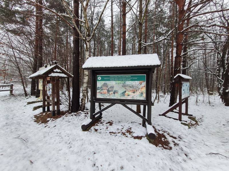 Skałki Piekło pod Niekłaniem