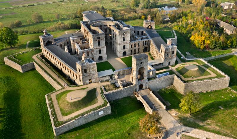 Krzyżtopór Castle in Ujazd