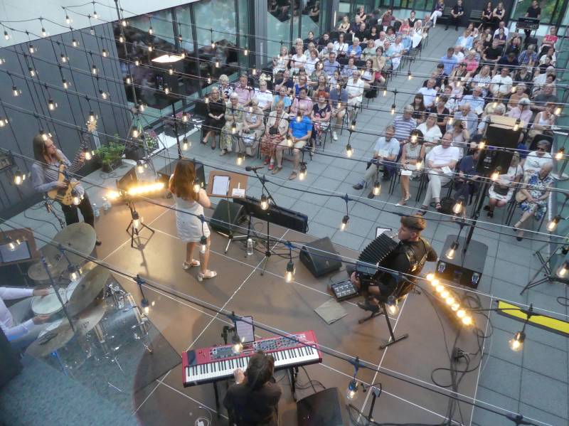 Dziedziniec Filharmonii Świętokrzyskiej
